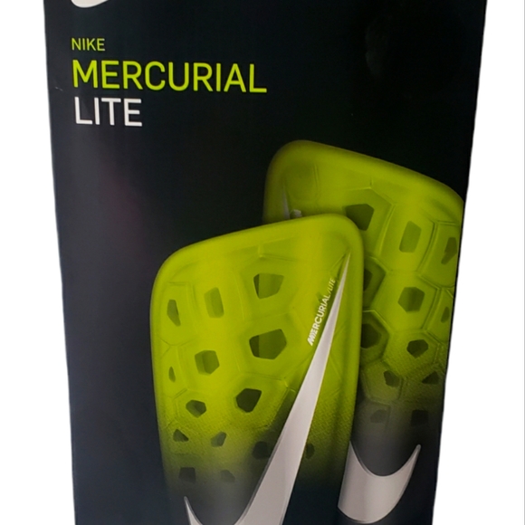 Nike Other - . Nike mercurial lite green shin guards size medium